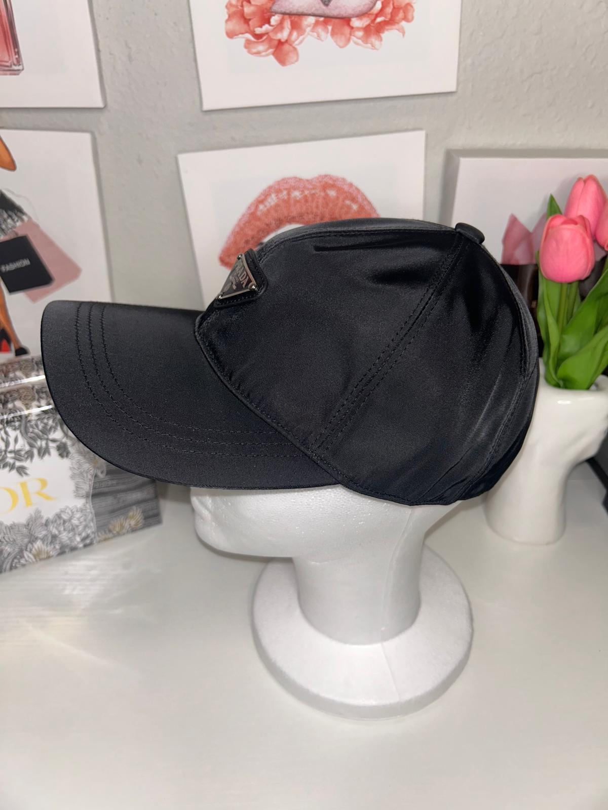 Gorra Prada · Vista lateral